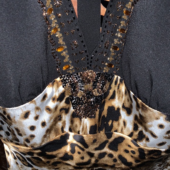 🚨SOLD ELSEWHERE!🚨Cache Beaded Silk Animal Print “V” Hem Halter Top - Picture 3 of 6